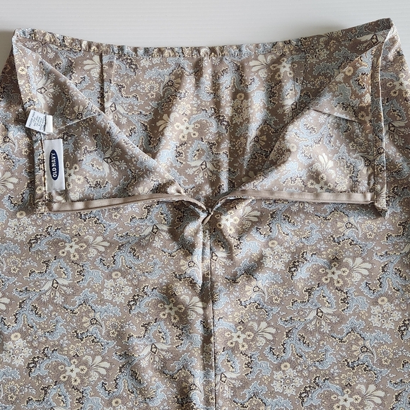 Old Navy Taupe and Light Blue Paisley Pencil Skirt - Picture 4 of 7